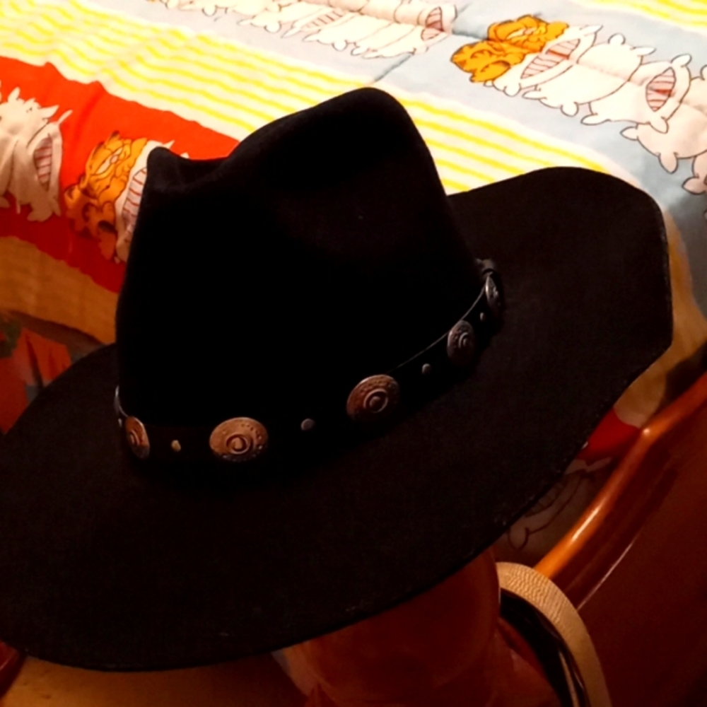 100% Wool,Texas,Renegade,Outlaw Taos,Black,Cowboy/Cowgirl Hat with Silver Studs